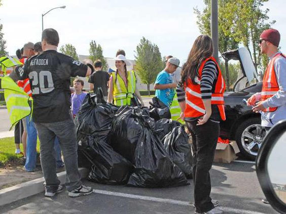 Trash-pickup-DSC 2723