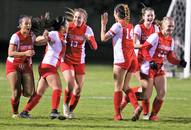 Bulletin girls soccer 2018-19